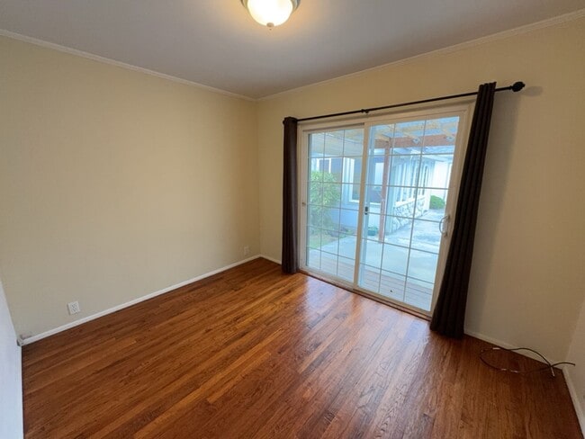 Building Photo - 4029 Walnut Dr