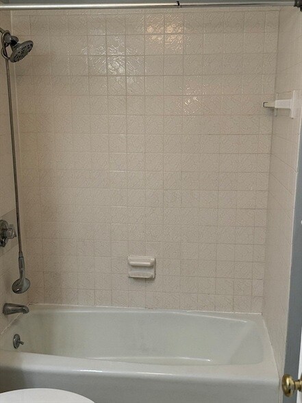 Building Photo - 7 Karen Cir