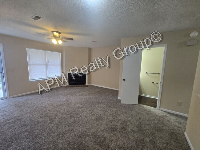 Building Photo - Recently renovated 2 bedroom 1.5 bath duplex