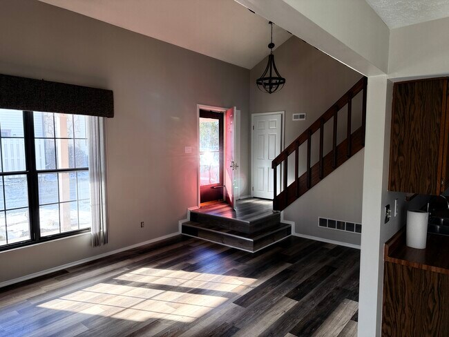 Building Photo - 1492 Sanzon Dr