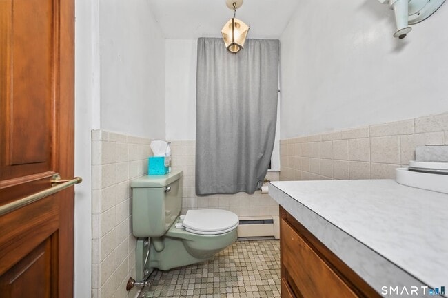 Building Photo - 62 Church St