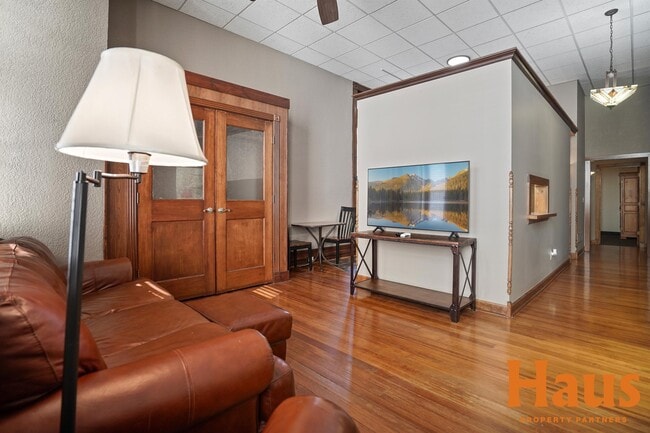 Primary Photo - 118 SW 8th Ave