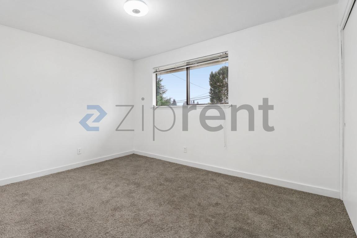Building Photo - Unit