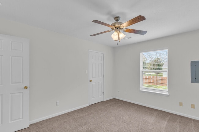 Building Photo - 5015 CARRIE RIDGE Dr