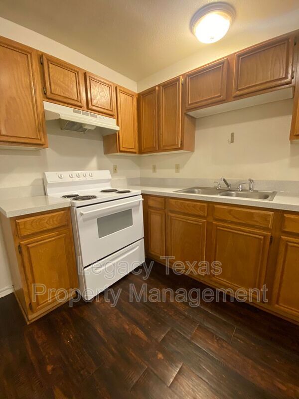 Building Photo - 1112 Williams Ave