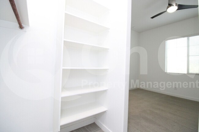 Building Photo - 259 E Sagittarius Pl