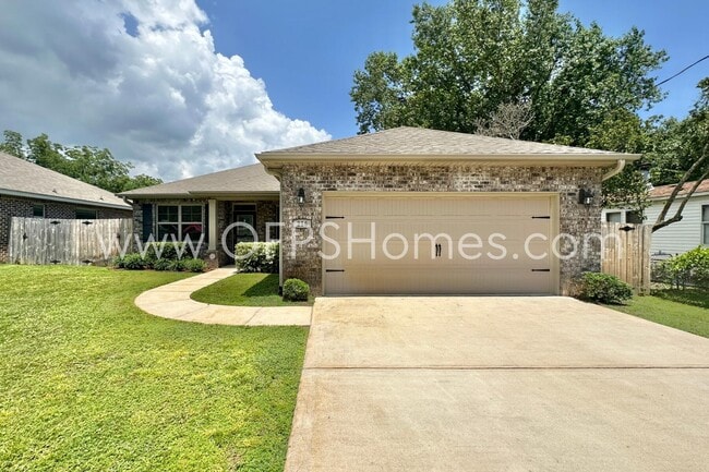 Building Photo - 216 Green Dr