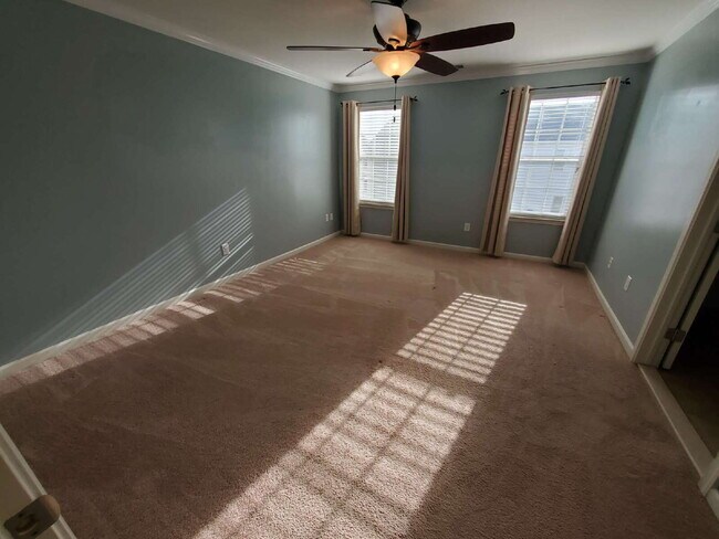 Building Photo - Impeccable 3 Bed / 2.5 Bath Townhome – Packed with Custom Upgrades!