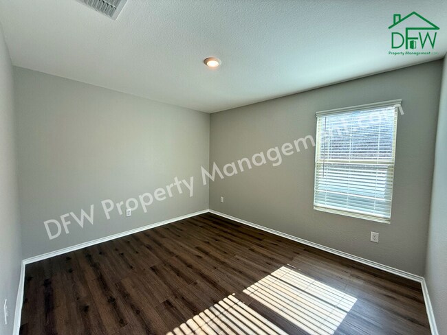 Building Photo - Modern 4-Bedroom Home with Island Kitchen & Spacious Backyard in Princeton!