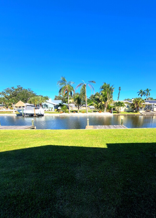 Building Photo - 233 Magellan Dr