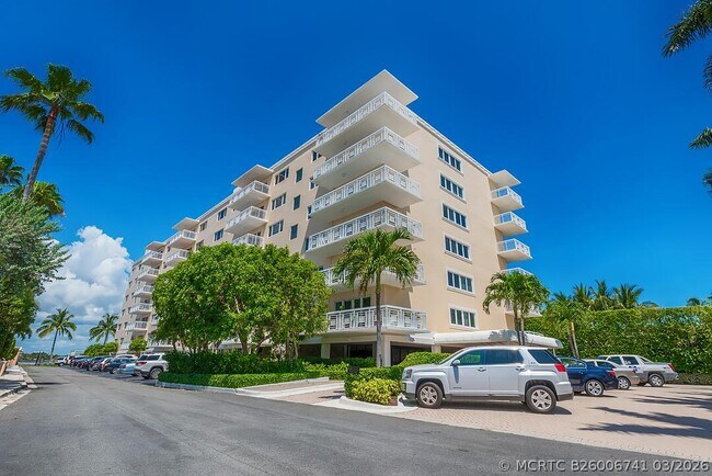 Building Photo - 250 Bradley Pl