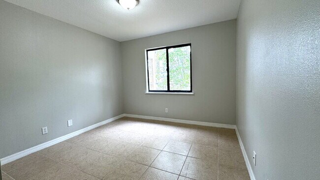 Building Photo - 3960 Oak Trail Run