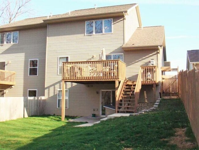 Building Photo - $2,250 | 4 Bedroom, 3.5 Bathroom Duplex | ...