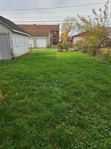 Building Photo - 111 Haldy Ave