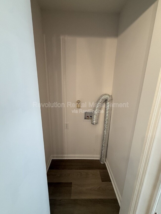 Building Photo - 2065 Cambridge Ave