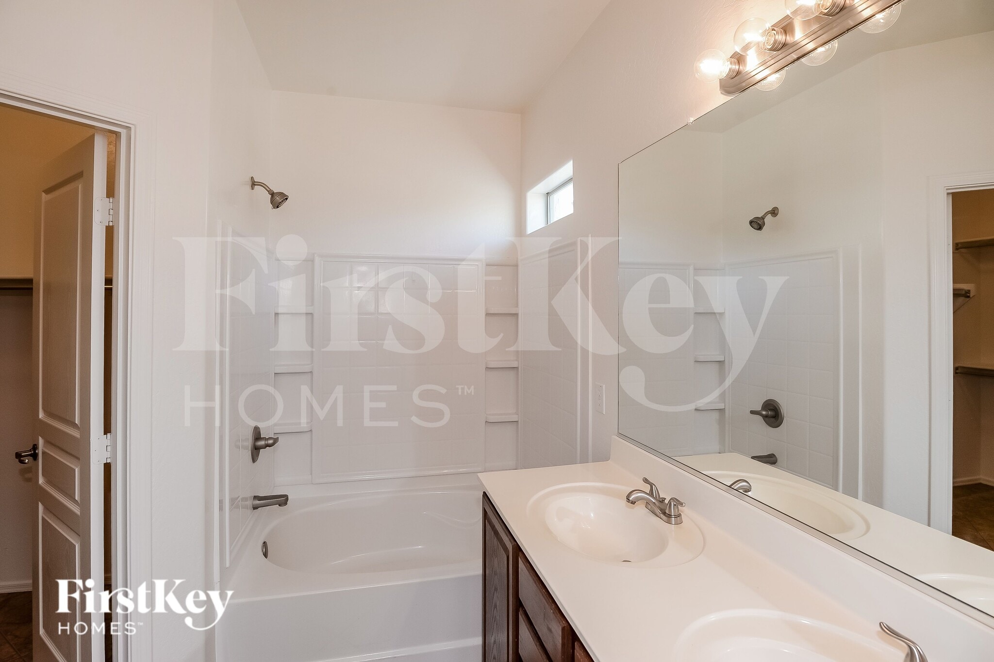 Building Photo - 1210 W Vineyard Plains Dr