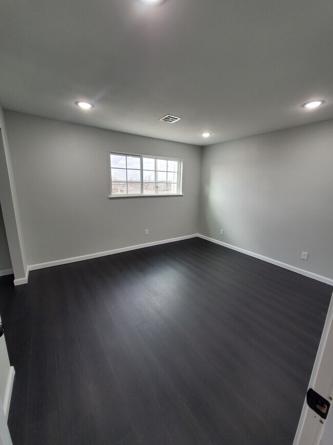 Building Photo - 3610 Springlake Dr