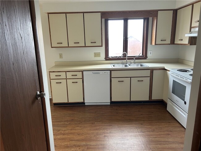 Building Photo - 24 Spring Hill