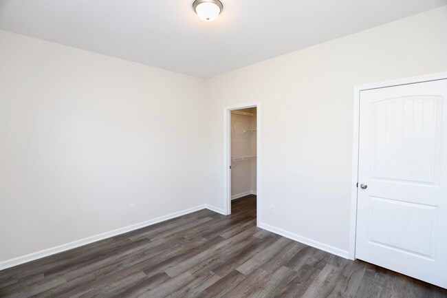 Building Photo - 1960 Barnhart Dr