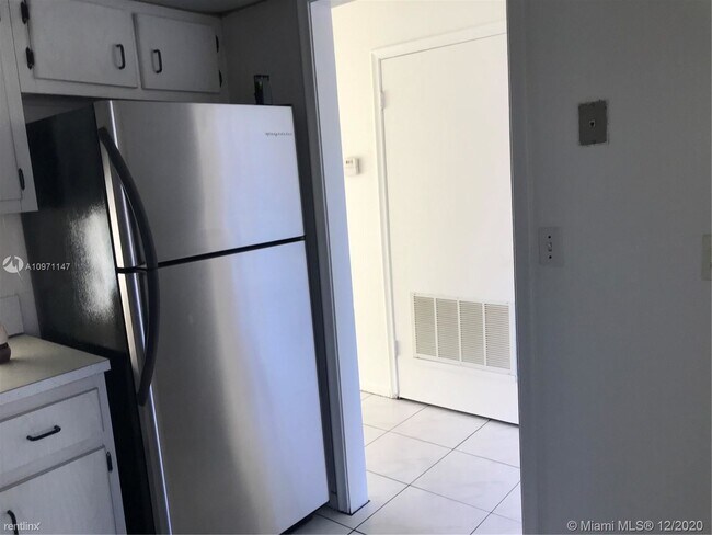Building Photo - 2 br, 1 bath Condo - 381 N State Road 7 # 441