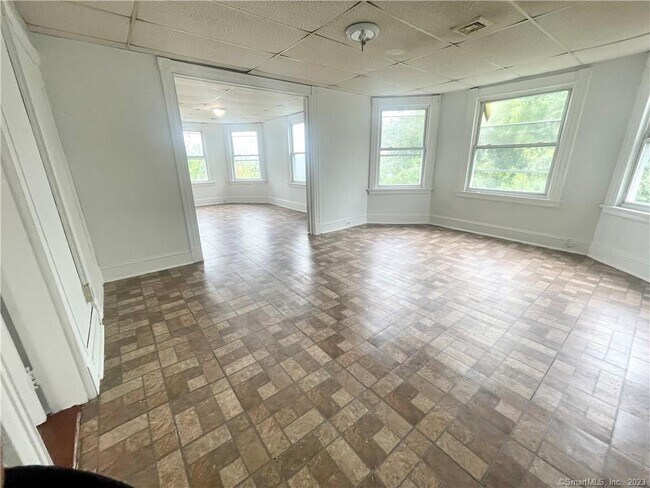 Building Photo - 1309 Bank St