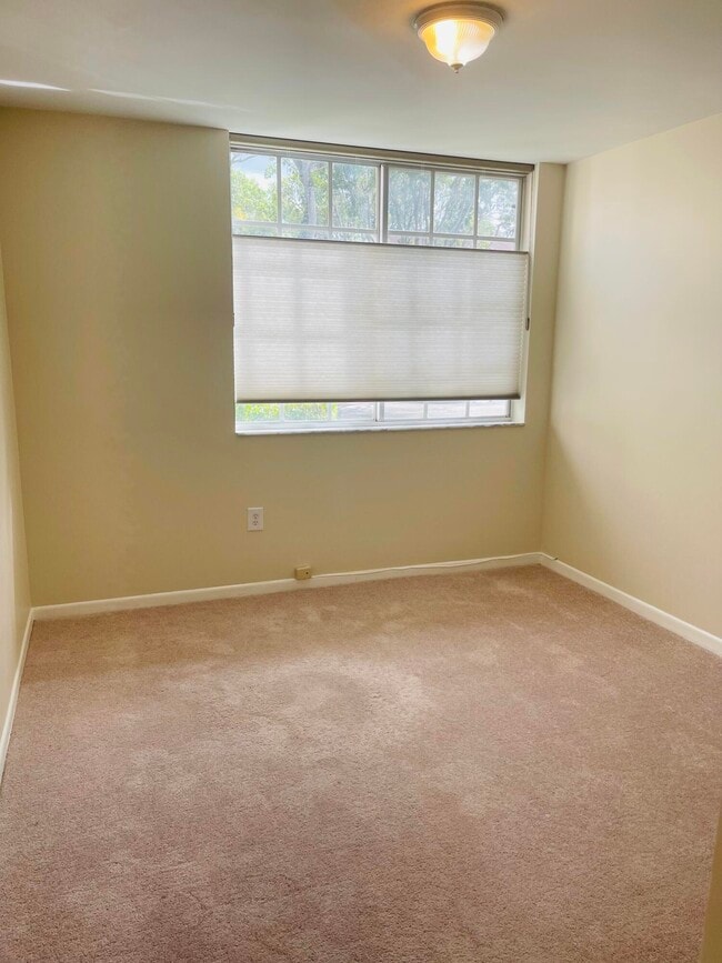 Building Photo - 1743 Village Blvd