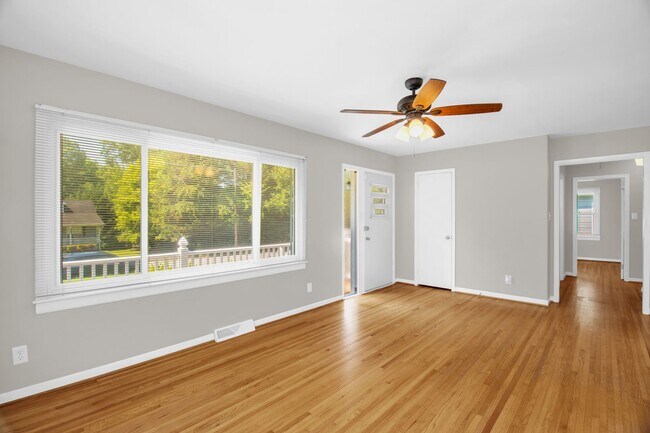 Building Photo - Cute 3 bedroom, 1 bathroom in High Point