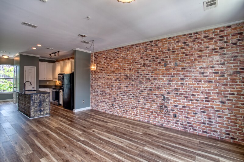 Building Photo - 2834 Howard Ave