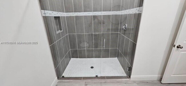 Building Photo - 611 Greenbriar Blvd