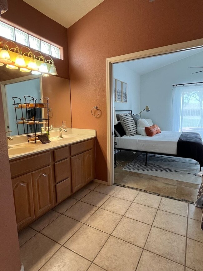 Building Photo - 2056 Desert Lakes Dr