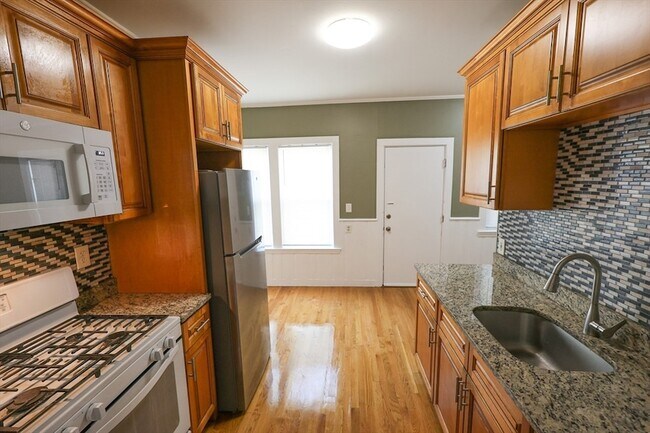 Primary Photo - 129 Draper St