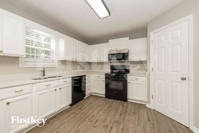 Building Photo - 1425 Westview Dr