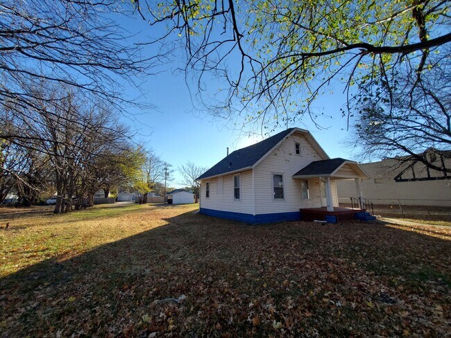 Building Photo - 1228 SW Lane St
