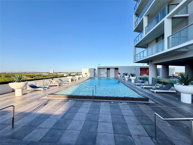 Building Photo - 2000 Metropica Wy