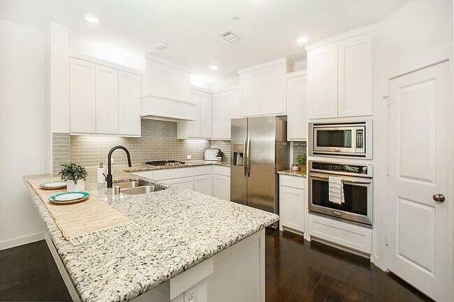 Building Photo - 432 Texas Dr