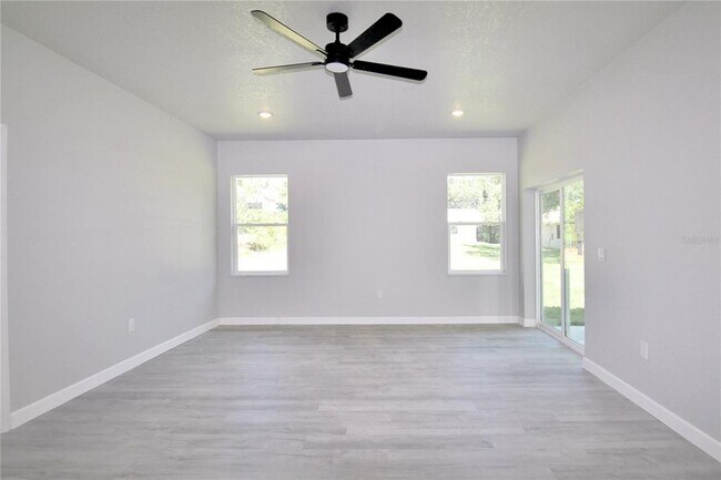 Building Photo - 4000 Garienda Ave