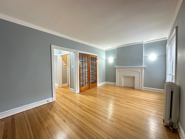 Building Photo - 1321.5 W Estes Ave