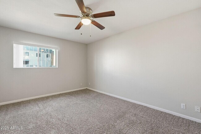 Building Photo - 1702 W Tuckey Ln