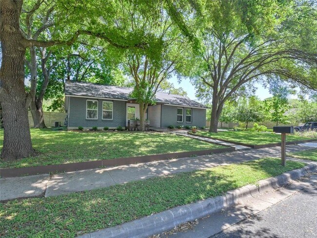 Building Photo - 6605 Clubway Ln