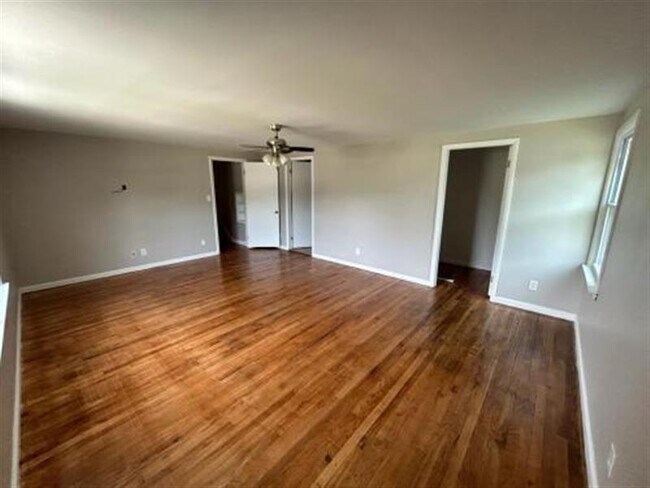 Building Photo - CLEVELAND