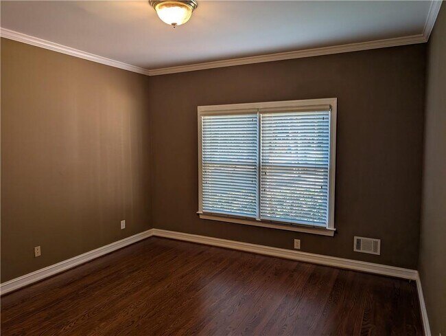 Building Photo - 4492 Chattahoochee Plantation Dr SE