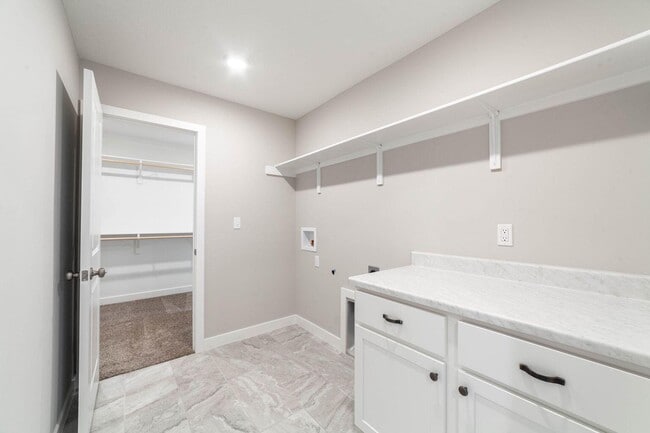 Building Photo - 2124 Brengman Dr