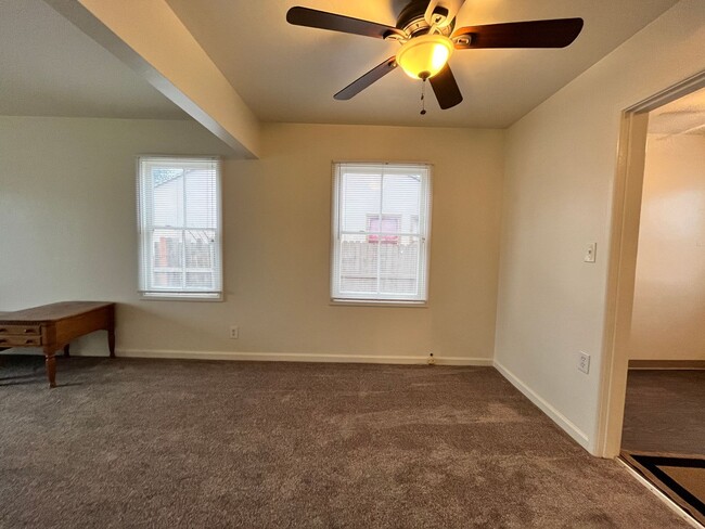 Building Photo - Centrally located 3-bedroom house
