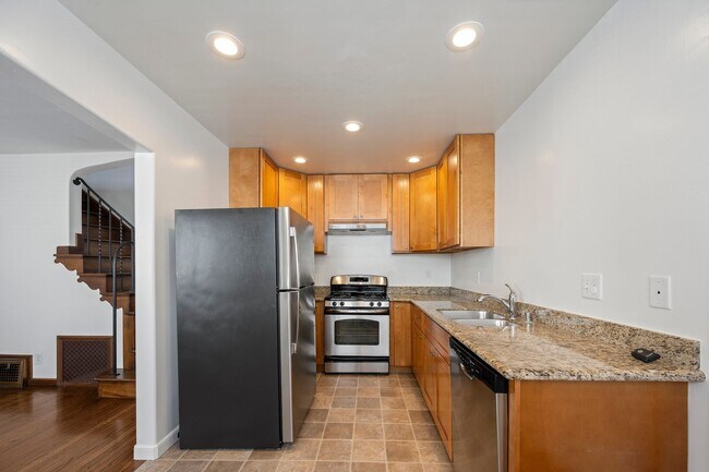Building Photo - North Berkeley 2 Bedroom Rare Finds!
