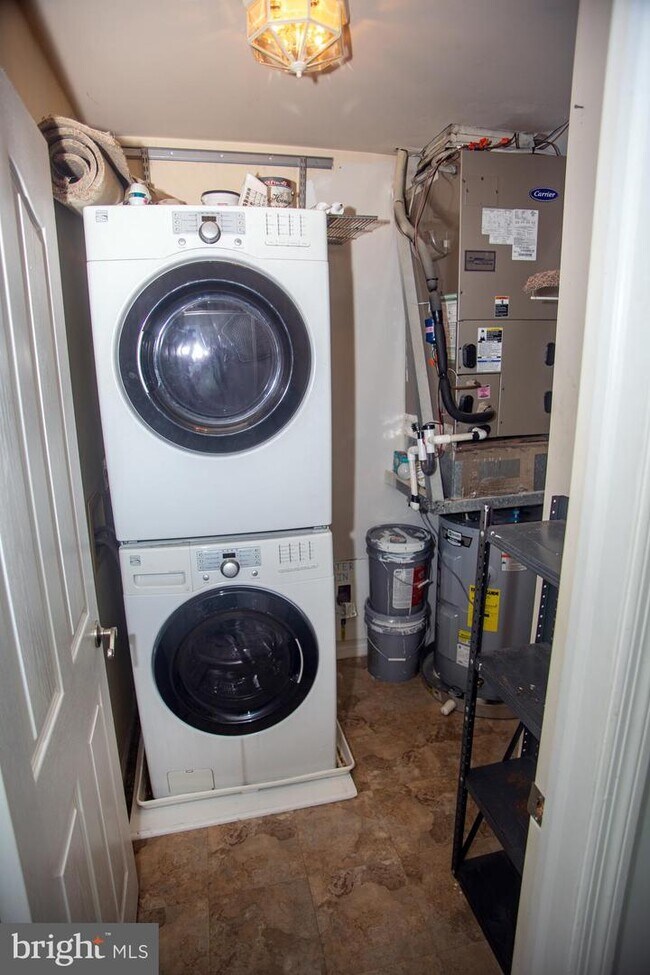 Building Photo - 2852 Yarling Ct