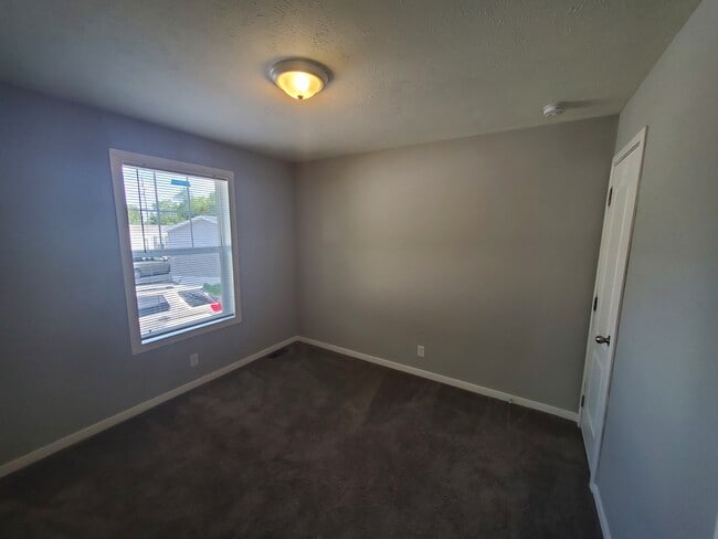 Building Photo - 11 Cardinal Hill Dr