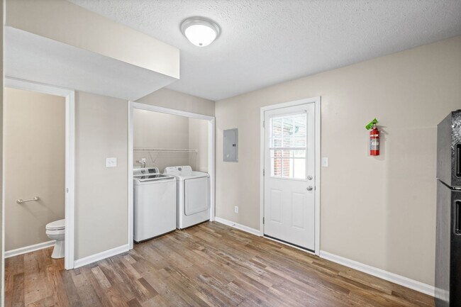Building Photo - 375 Peabody Dr