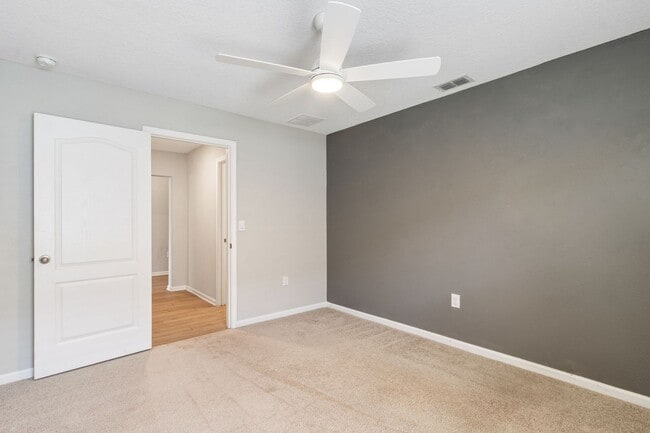 Building Photo - Modern 4BR Home with 3 Full Baths in River Glen | Screened Porch & Resort-Style Amenities