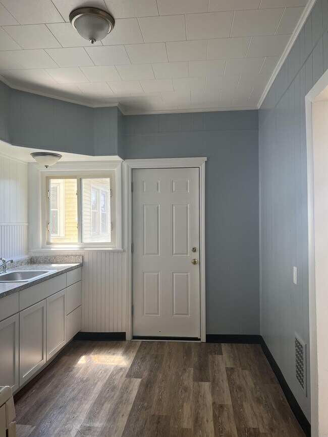 Building Photo - 269 Selye Terrace