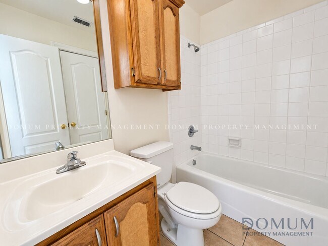 Building Photo - 2102 Bahamas Dr